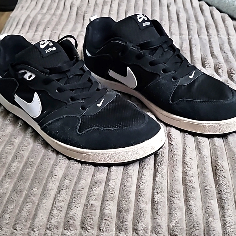Mens Nike SB's, Size 11 Black & White